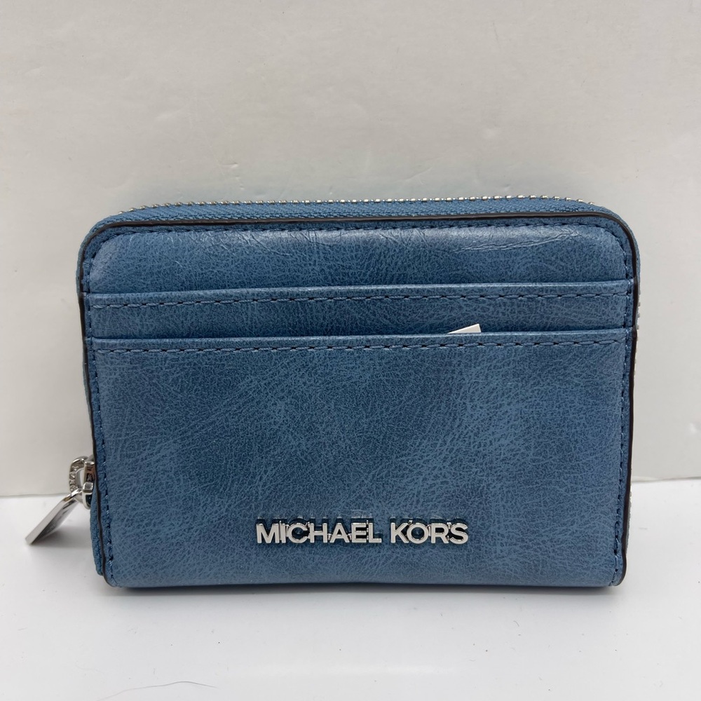 MICHAEL KORS Jet Set Medium Distressed Zip Around Card Case
Cornflower
NWT